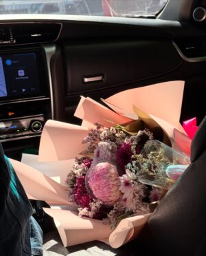 Joyce Ching Instagram - Valentine’s 2025 with our baby girl na mukhang kinikilig sa flowers niya. 😆🥹 Thank you for our beautiful flowers, bb! 🫶🏼