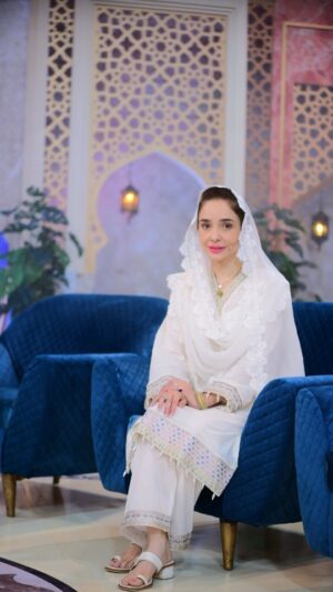 Juggan Kazim Instagram - Ramzan Pakistan 
Day#3

Co Host @khanahsanofficial 
Only on PTV Network 
@ptvhome.official

My wardrobe @charizma_official 
Stylist @style.bynida
📹 @hbnphotographer