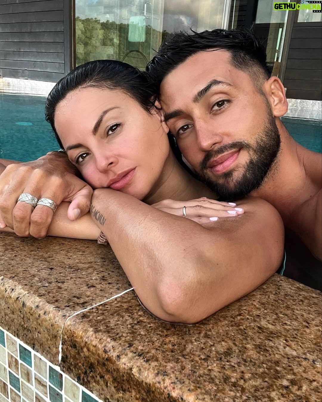 Julia Flabat - 46.9K Likes - Découvrir le monde avec ELLE 🫶🏼🎞️🌍
Quelle est ta photo préf ?
1 Polynésie 🌧️
2 Seychelles selfi 🇸🇨
3 Tahaa 🌧️🇵🇫
4 Saaudi 🇸🇦
5 Rio 🏄♂️🇧🇷
6 Rio 🚁🇧🇷
7 Suisse 🇨🇭
8 Brésil rocher 🇧🇷
9 Pérou 🇵🇪
10 Maldives 🚲
11 Australie 🇦🇺
12 Namibie 🇳🇦 🦒
13 France 🇫🇷 🔞
14 Bretagne 🤰🏻
-
Qui est en couple ?