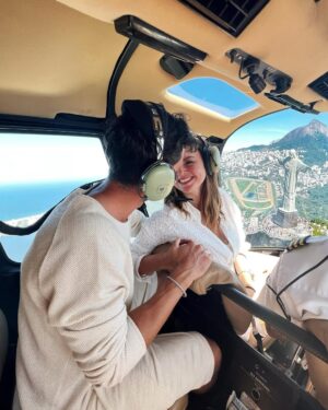 Julia Flabat Instagram - Découvrir le monde avec ELLE 🫶🏼🎞️🌍
Quelle est ta photo préf ? 
1 Polynésie 🌧️
2 Seychelles selfi 🇸🇨
3 Tahaa 🌧️🇵🇫
4 Saaudi 🇸🇦
5 Rio 🏄‍♂️🇧🇷
6 Rio 🚁🇧🇷
7 Suisse 🇨🇭
8 Brésil rocher 🇧🇷
9 Pérou 🇵🇪
10 Maldives 🚲
11 Australie 🇦🇺 
12 Namibie 🇳🇦 🦒
13 France 🇫🇷 🔞
14 Bretagne 🤰🏻
-
Qui est en couple ?