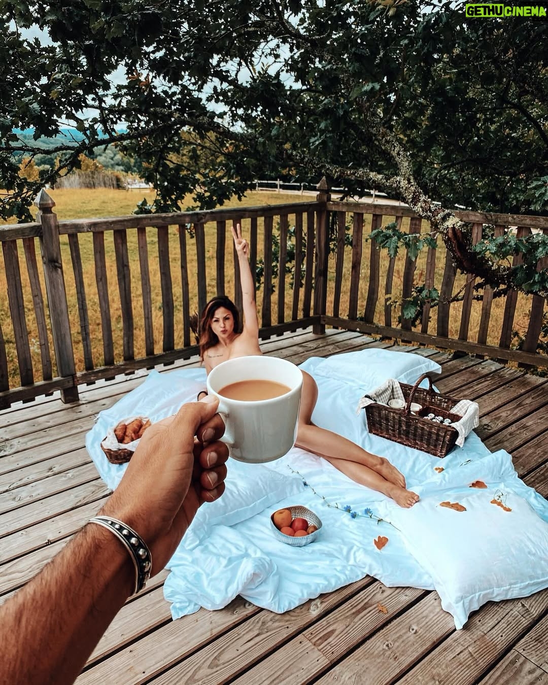 Julia Flabat - 46.9K Likes - Découvrir le monde avec ELLE 🫶🏼🎞️🌍
Quelle est ta photo préf ?
1 Polynésie 🌧️
2 Seychelles selfi 🇸🇨
3 Tahaa 🌧️🇵🇫
4 Saaudi 🇸🇦
5 Rio 🏄♂️🇧🇷
6 Rio 🚁🇧🇷
7 Suisse 🇨🇭
8 Brésil rocher 🇧🇷
9 Pérou 🇵🇪
10 Maldives 🚲
11 Australie 🇦🇺
12 Namibie 🇳🇦 🦒
13 France 🇫🇷 🔞
14 Bretagne 🤰🏻
-
Qui est en couple ?