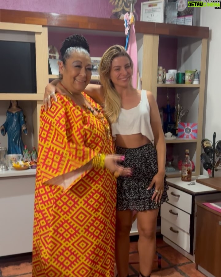 Julia Foti - 1.7K Likes - É CAMPEAAAAAÃ!!!!!
O JOGO VIROUUUUUUUU!!! Meu Deus! Que emoção!!!!!!!
VIVAAAAAAA @rosasdeouro !!!!!!!!!