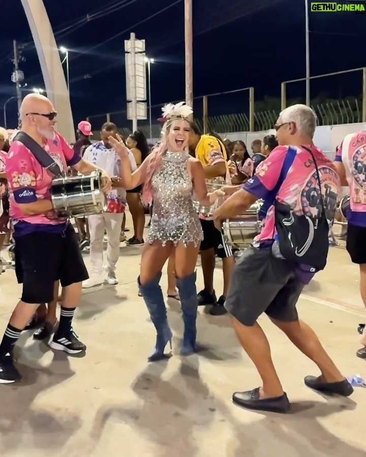 Julia Foti - 1.7K Likes - É CAMPEAAAAAÃ!!!!!
O JOGO VIROUUUUUUUU!!! Meu Deus! Que emoção!!!!!!!
VIVAAAAAAA @rosasdeouro !!!!!!!!!