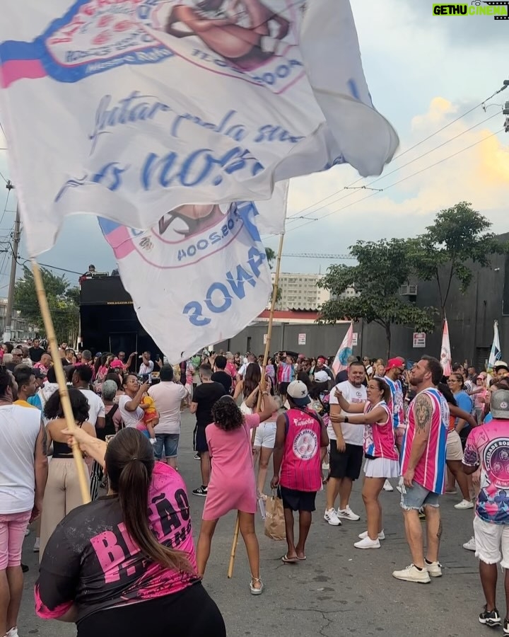 Julia Foti - 1.7K Likes - É CAMPEAAAAAÃ!!!!!
O JOGO VIROUUUUUUUU!!! Meu Deus! Que emoção!!!!!!!
VIVAAAAAAA @rosasdeouro !!!!!!!!!
