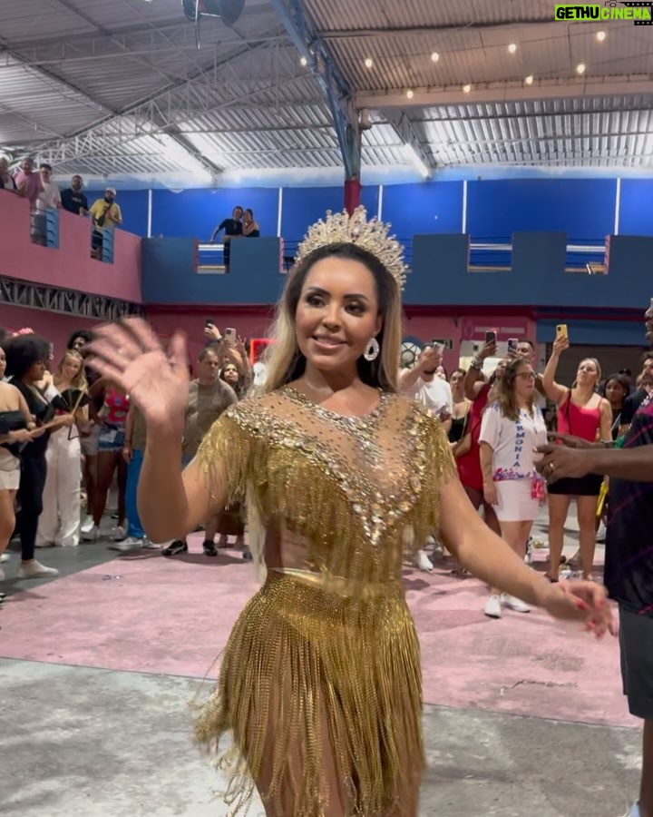 Julia Foti - 1.7K Likes - É CAMPEAAAAAÃ!!!!!
O JOGO VIROUUUUUUUU!!! Meu Deus! Que emoção!!!!!!!
VIVAAAAAAA @rosasdeouro !!!!!!!!!