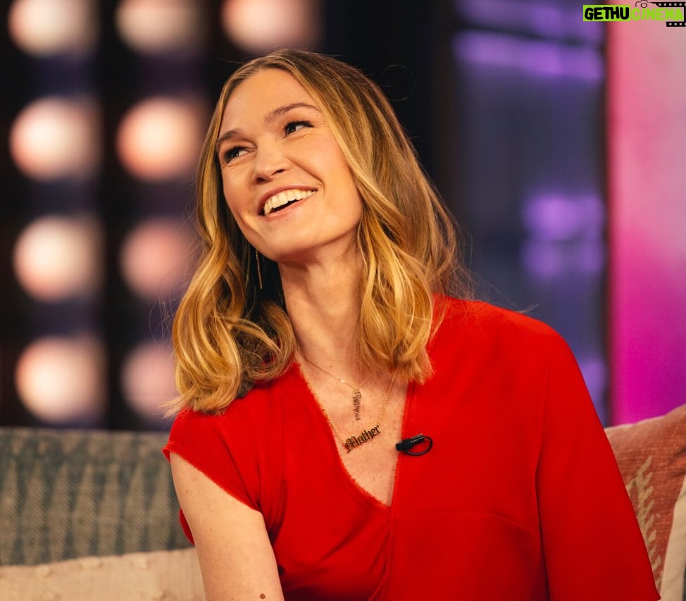 Julia Stiles - 17.6K Likes - Many thanks to @kellyclarkson You had me in stitches! What a bright light! @kellyclarksonshow āØ@wishyouwereherefilm āØ