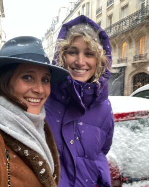 Julie de Bona Instagram - Une année 2024 bien remplie de joie, de trac, de rencontres, d’adrénaline, de nouvelles aventures passionnantes, de prises de risque, de partage, de fierté, d’amour et d’amitié. 
On a toujours envie de se souvenirs des bons moments meme si il y a aussi eu des peines, de déceptions, des blessures et des moments plus difficiles 
Regardons le verre à moitié plein et avançons avec confiance dans 2025 
Je vous souhaite une belle année 2025
