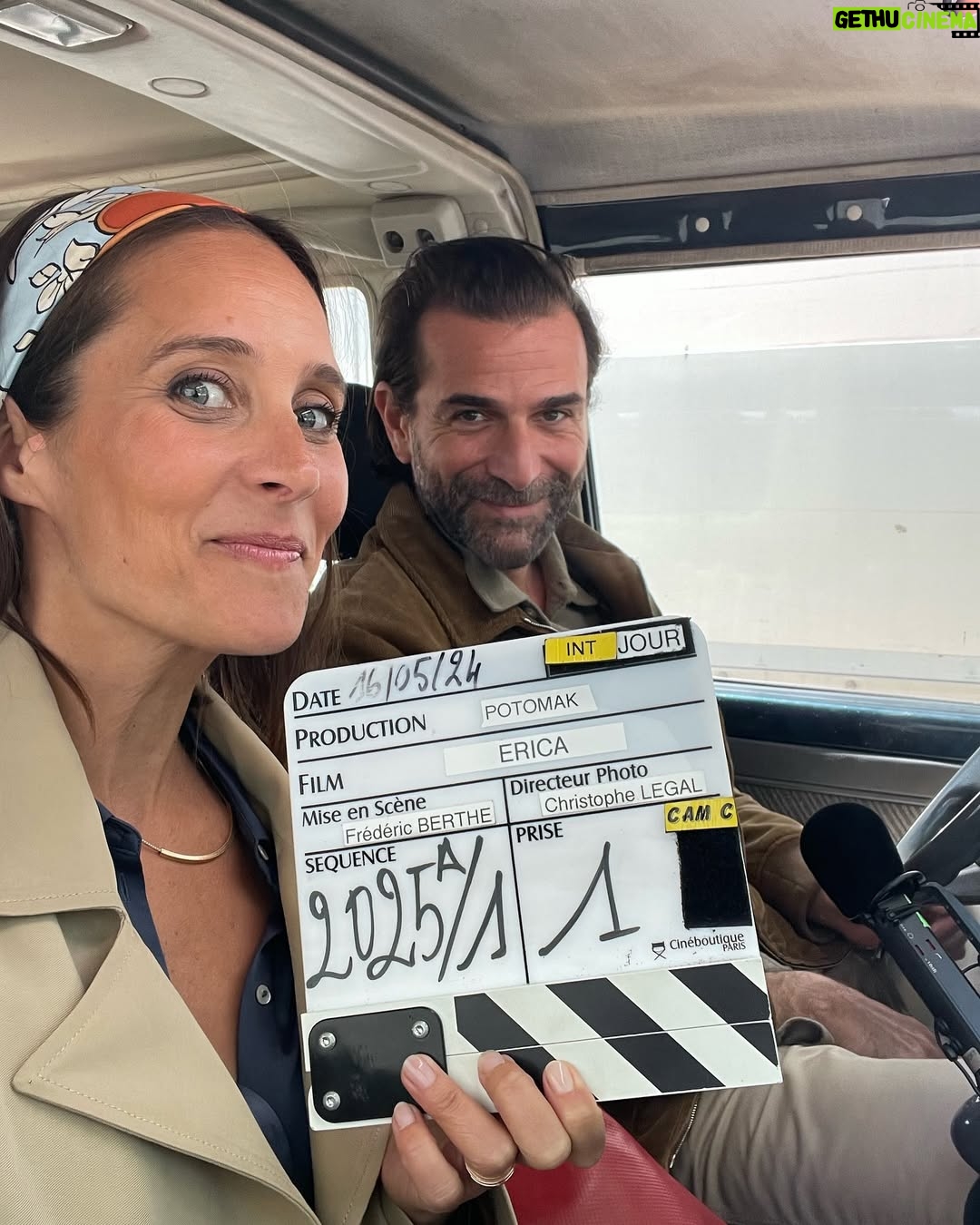 Julie de Bona - 13.4K Likes - Une année 2024 bien remplie de joie, de trac, de rencontres, d’adrénaline, de nouvelles aventures passionnantes, de prises de risque, de partage, de fierté, d’amour et d’amitié.
On a toujours envie de se souvenirs des bons moments meme si il y a aussi eu des peines, de déceptions, des blessures et des moments plus difficiles
Regardons le verre à moitié plein et avançons avec confiance dans 2025
Je vous souhaite une belle année 2025