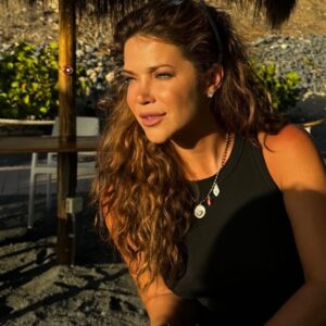 Jullye Giliberti Instagram - He aprendido a bailar bajo la lluvia y disfrutar el amanecer y el atardecer ❤️❤️❤️

#sunset #life by @eliett_ag #📸 #vivireshermoso