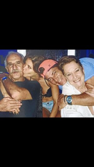 Jullye Giliberti Instagram - Y así como cuando tienes un nudo en la garganta en el estómago y en los pensamientos que no te deja ser, así la extraño yo .con el corazón roto . Con tantos momentos y años años de mil viajes , navidades , y día a día que se quedarán por siempre en mi alma… 
Ha sido un privilegio en todos los sentidos y repetiría toda nuestra historia tal cual como fue una y mil veces más … 
Gracias señora bonita 
Ha sido un placer coincidir y conocernos en esta vida… 
Mi segunda mamá la que me regalaste tu …
Mi @fdelrincon .. y aquí aprenderemos a vivir extrañándola y recordándola toda la vida… 
Descanse en paz suegrita bella . La amo la amaré eternamente…
Tuvo y tendrá mi amor y respeto  para usted . Si que la extraño y mucho …gracias por todo todito Suegrita linda . descanse en paz . 
Allá Arriba o donde esté con su ángel azul💙 vuele alto 🤍

#GeorginaDelRinconGarate #QEPD #misuegritabella #santo #rito #suhijo #yo #laextranarremos #Graciasportanto