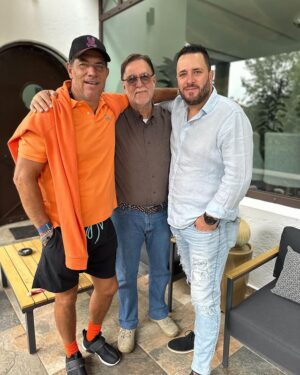 Jullye Giliberti Instagram - Visitando a la familia @cocudelrincon mi sofi por ese recibimiento bellísimo nuestros @sebas.l.m_ @lopex.mos los amamossss que bellos verlos @eldrethm poquitos días pero que llenan el corazón !!! Gracias por tanto familia mi @fdelrincon y yo los amamossss !!! 
#ciudaddemexico #familytime #vacationmode #seguimos #🙏