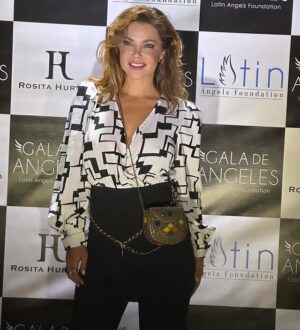 Jullye Giliberti Instagram - Noche de ángeles ❤️

Una Gala de @rositahurtadol  eres una chingona 😀 #Miami #fridaynight #angels