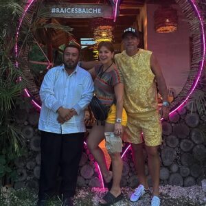 Jullye Giliberti Instagram - Puebliandoooooooooo

Gracais a José has sido un ángel en este camino ya le contaremos la historia de cómo fue que llegamos aquí ! 
A @raicesbalche  bellísimo !!! Mágico ! Delicioso !!! Recomendado al 💯 % INCREÍBLE los aplaudimos mi @fdelrincon y yooooo!!! Que bárbaros 👏👏👏🇲🇽

#magicplace #desliza por favor 😀