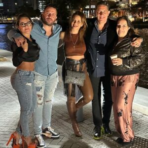 Jullye Giliberti Instagram - Cuñaditos hermosos en casa @eldrethm @cocudelrincon conociendo a mi jefa 😀😀😀 @carmen.cevedo que ya me la están mexicanizando ! Los amamos mi @fdelrincon y yo ! Gracias por venir a conocerla vale oro molido para nosotros 

#miami @cantinalaveintemiami gracias mi @bettinacda22 te extrañamos  #aboutlastnight