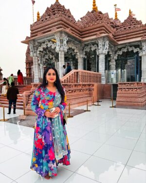 Jyothi Krishna Instagram - With faith, discipline and selfless devotion to duty, there is nothing worthwhile that you cannot achieve. ... 🕉️

@abudhabimandir 

#blessed #refreshed #feelinggood #clensing #soul #temple #templevisit #baps #abudhabi #hindumandir #harharmahadev #jaisriram #radhekrishna #positivevibes #jyothikrishna