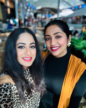 Jyothi Krishna Instagram - 👭

@navyanair143 

#navyachechiishttam❤️ #navyanair #jyothikrishna #actress #malayalamcinema #dubai #cheesecakefactory