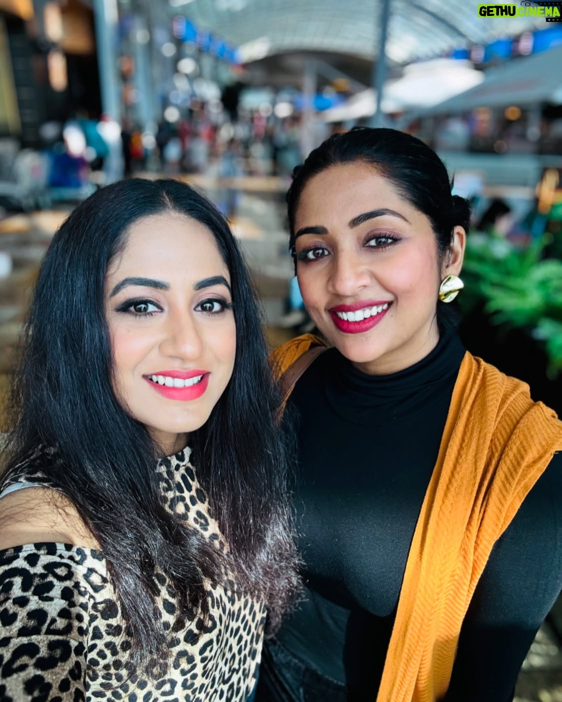 Jyothi Krishna - 2.1K Likes - 👭
@navyanair143
#navyachechiishttam❤️ #navyanair #jyothikrishna #actress #malayalamcinema #dubai #cheesecakefactory