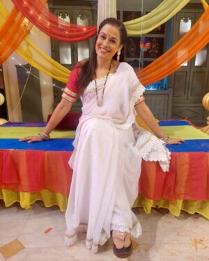 Jyoti Gauba Instagram - Wishing you all a Holi filled with vibrant colors, endless laughter, and beautiful memories! 
May this festival bring happiness, love, and positivity into your lives. Keep spreading joy like gulaal in the air! ✨🎨💖 

#HappyHoli #FestivalOfColors #HoliHai#happyhour #Holi2025 #FestivalOfColors #HoliHai #RangBarse #ColorfulVibes #HoliCelebration #FestiveMood #ColorsOfJoy #IndianFestival #HoliLove #GoodVibesOnly #SpringFestival #BuraNaManoHoliHai #HoliSpecial