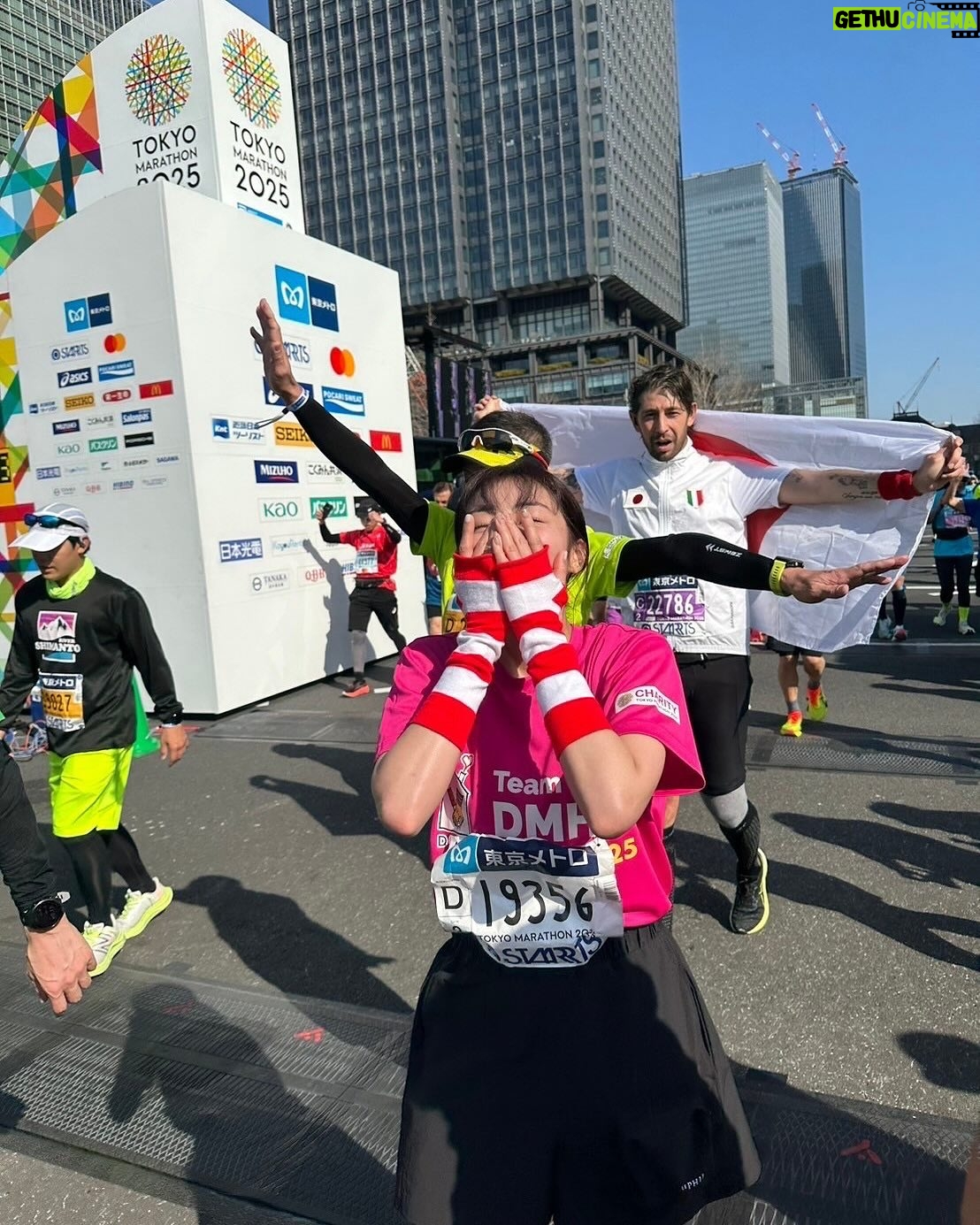 Kaho Takada - 13.2K Likes - 自分をどうしたいのか、自分がどうしたいのか、
自分次第でどこまでも可能性が広がる事を
フルマラソンを通して知った。
今年もとびきり格別な景色を見たなぁ
絶対忘れない。
こんな感じだけど私って案外強いよ、負けないよ
ps.去年の東京マラソンでインスタライブに映り込んだマリオさんと一年越しの再会🍄ばったり🍄