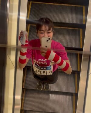 Kaho Takada Instagram - 東京マラソン2025！！！
今年もteam DMHCとして参加させてもらいました🏃‍➡️
無事完走、目標達成、自己ベスト更新4時間59分！！
あっぶないあっぶない
ギリだけど念願のサブ5仲間入り🎖️

沿道での応援は1人で走ってるんじゃないんだと
前に前に背中を押してくれた。
本当にありがとうございました！
もっとドナルド•マクドナルド•ハウスが広がってゆきますようにと願いを込めて走りました。
ハウスは病気の子供とそのご家族が
一緒に過ごせる家の事🏠
今年も色々なハウスチャリティイベントをやると思います、参加してくれたり思い出してくれたら嬉しいです☺︎

なんだか、今年も、よき一年になりそう〜