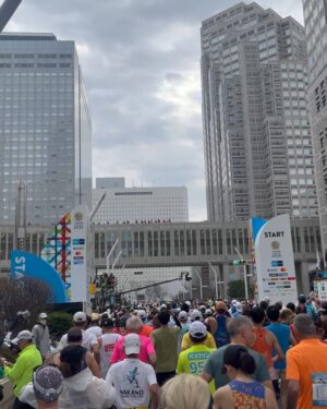 Kaho Takada Instagram - 東京マラソン2025！！！
今年もteam DMHCとして参加させてもらいました🏃‍➡️
無事完走、目標達成、自己ベスト更新4時間59分！！
あっぶないあっぶない
ギリだけど念願のサブ5仲間入り🎖️

沿道での応援は1人で走ってるんじゃないんだと
前に前に背中を押してくれた。
本当にありがとうございました！
もっとドナルド•マクドナルド•ハウスが広がってゆきますようにと願いを込めて走りました。
ハウスは病気の子供とそのご家族が
一緒に過ごせる家の事🏠
今年も色々なハウスチャリティイベントをやると思います、参加してくれたり思い出してくれたら嬉しいです☺︎

なんだか、今年も、よき一年になりそう〜