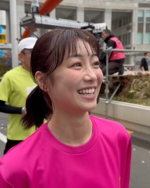 Kaho Takada Instagram - 東京マラソン2025！！！
今年もteam DMHCとして参加させてもらいました🏃‍➡️
無事完走、目標達成、自己ベスト更新4時間59分！！
あっぶないあっぶない
ギリだけど念願のサブ5仲間入り🎖️

沿道での応援は1人で走ってるんじゃないんだと
前に前に背中を押してくれた。
本当にありがとうございました！
もっとドナルド•マクドナルド•ハウスが広がってゆきますようにと願いを込めて走りました。
ハウスは病気の子供とそのご家族が
一緒に過ごせる家の事🏠
今年も色々なハウスチャリティイベントをやると思います、参加してくれたり思い出してくれたら嬉しいです☺︎

なんだか、今年も、よき一年になりそう〜