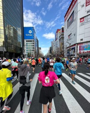 Kaho Takada Instagram - 東京マラソン2025！！！
今年もteam DMHCとして参加させてもらいました🏃‍➡️
無事完走、目標達成、自己ベスト更新4時間59分！！
あっぶないあっぶない
ギリだけど念願のサブ5仲間入り🎖️

沿道での応援は1人で走ってるんじゃないんだと
前に前に背中を押してくれた。
本当にありがとうございました！
もっとドナルド•マクドナルド•ハウスが広がってゆきますようにと願いを込めて走りました。
ハウスは病気の子供とそのご家族が
一緒に過ごせる家の事🏠
今年も色々なハウスチャリティイベントをやると思います、参加してくれたり思い出してくれたら嬉しいです☺︎

なんだか、今年も、よき一年になりそう〜