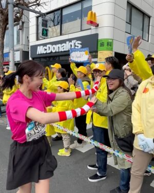 Kaho Takada Instagram - 東京マラソン2025！！！
今年もteam DMHCとして参加させてもらいました🏃‍➡️
無事完走、目標達成、自己ベスト更新4時間59分！！
あっぶないあっぶない
ギリだけど念願のサブ5仲間入り🎖️

沿道での応援は1人で走ってるんじゃないんだと
前に前に背中を押してくれた。
本当にありがとうございました！
もっとドナルド•マクドナルド•ハウスが広がってゆきますようにと願いを込めて走りました。
ハウスは病気の子供とそのご家族が
一緒に過ごせる家の事🏠
今年も色々なハウスチャリティイベントをやると思います、参加してくれたり思い出してくれたら嬉しいです☺︎

なんだか、今年も、よき一年になりそう〜