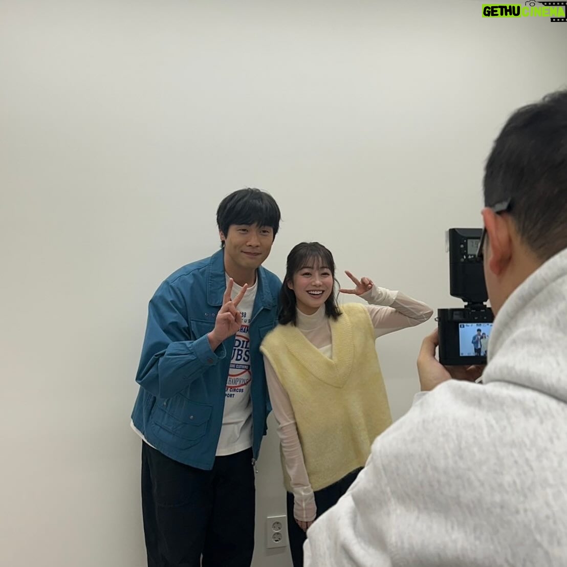 Kaho Takada - 12.5K Likes - 다니엘 씨와 4개월 만의 재회~~
얼굴을 보면서 이야기할 수 있어서 정말로 정말로 기뻤어☺︎
탑텐쇼 전날에 찍었어요🧀
혼전연애랑 다른 스태프분들이었는데
말도 못하는 나를 따뜻하게 맞아줘서
정말 고마웠다.
체다치즈 편집도 너무 이쁘고🧀
이런 기회를 만들 수 있는 다니엘 씨는
정말 대단해~~
YouTube, 최다치-즈 많이 봐주세요🍋
ps.오늘은 다니엘의 생일!
happy birthday ❣️
#카호다니
#우리다음엔어떤타이밍에만날수있어?
#기대가됩니다
ダニエルさんと4ヶ月ぶりの再会~~
顔を見ながら話せて本当に本当に嬉しかった☺︎
トップテンショーの前日に撮りました🧀
婚前恋あいとは別のスタッフさん達だったんだけど
喋れない私を温かく迎えてくれて
本当にありがたかった。
チェダーチーズの編集も可愛すぎるしね🧀
こんな機会を作れるダニエルさんは
本当に凄い~~
YouTube、チェダーチーズ、沢山見て下さいな🍋
ps.今日はダニエルさんの誕生日!
チュカヘヨ!happy birthday ❣️
#かほダニ
#私達次はどんなタイミングで会える?
#楽しみ