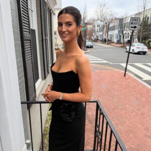 Kaitlan Collins Instagram - And that last slide is why I don’t wear long dresses.
