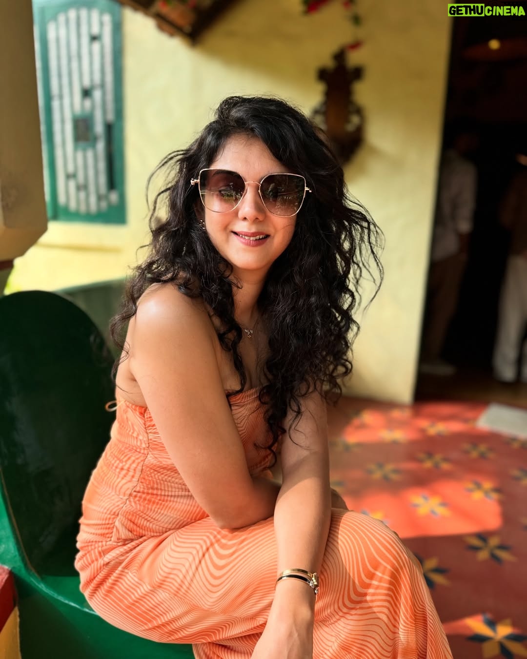 Kamna Jethmalani - 9.3K Likes - Orange is the pick!
Outfit - @zara
Shades - @charleskeithofficial
Slipper - Street shopping at Bandra 😁😁😁