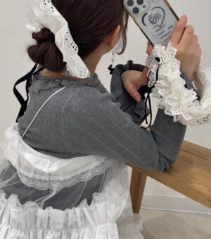 Kanako Hiramatsu Instagram - .
.
3.22[Sta.]までの販売🛒
KANAKO HIRAMATSU×CHACO
.
今の私の携帯♡ˎˊ˗ 
コットンの携帯ストラップ。
手持ちがあるの便利です👼
自撮りや写真撮る時も落とさなくなるし
とにかく可愛い👼🩷
.
バックチャームを携帯やデジカメにつけても
とっても可愛いですよ🐰🎀
.
土曜日までの発売！
お渡し会も楽しみです🩰🩰
.
#chacoコラボ　#平松可奈子デザイン 
#携帯ショルダー  #携帯ストラップ　#バックチャーム