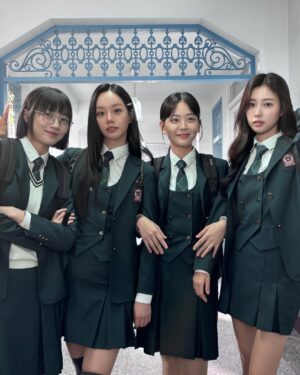 Kang Hye-won Instagram - 안녕 나의 언니들🥰👭👭😎