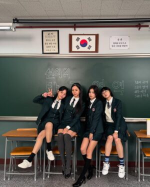 Kang Hye-won Instagram - 안녕 나의 언니들🥰👭👭😎
