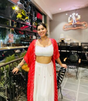 Kanisha Malhotra Instagram - So, Holi 2025 was nothing short of magical—went to Iskon, ate good food & celebrated with my loved ones! Truly felt like Radha today. 🎨💖🙏

#Holi #Holi2025 #2025 #Hindufestival #iskon #iskontemple #radha #krishna #radhakrishna #krishnaholi
