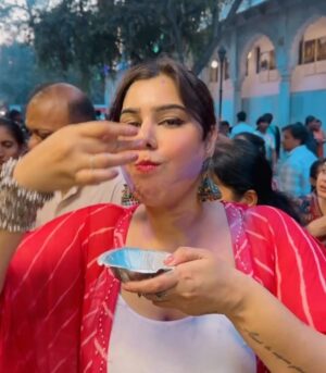 Kanisha Malhotra Instagram - So, Holi 2025 was nothing short of magical—went to Iskon, ate good food & celebrated with my loved ones! Truly felt like Radha today. 🎨💖🙏

#Holi #Holi2025 #2025 #Hindufestival #iskon #iskontemple #radha #krishna #radhakrishna #krishnaholi