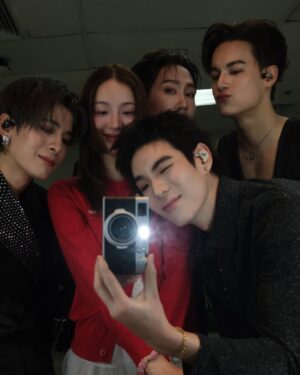 Kanyawee Songmuang Instagram - จับปูใส่ด้ง