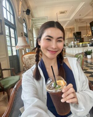 Kaothip Tidadin Instagram - กาแฟ ส้มสักแก้ว บ่ค้าา 😍🍹🧉

#ข้าวทิพย์ธิดาดิน
#kaothiptidadin