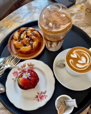 Kaothip Tidadin Instagram - กาแฟ ส้มสักแก้ว บ่ค้าา 😍🍹🧉

#ข้าวทิพย์ธิดาดิน
#kaothiptidadin