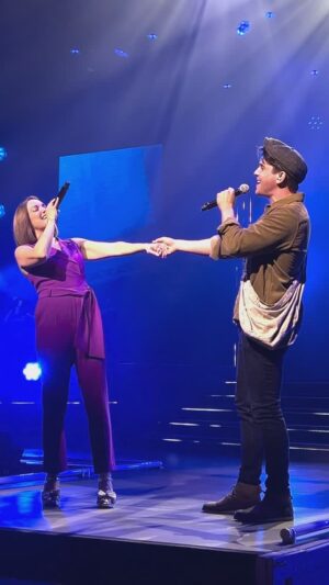 Kara Lindsay Instagram - A true throwback Thursday. 🥹📰✨

Festival of the Arts at EPCOT was truly special this week when a few of the original cast members from ‘Newsies’ decided to surprise Kara during the Broadway Concert Series! 🎶 Thank you to @disneyparks team for making magic happen for our cast and fansies. 💙