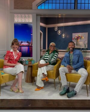 Karen Robinson Instagram - Hello, Sunshine!🌞 

Whirlwind morning of #lawandordertoronto PR . . . thank you @siriusxmcanada ‘s #theboost & @thebreakdown167 for making it easy and breezy and SNACKTASTIC!!!!

Then it was on to @thegoodstuffctv with suave and sweet @kccollinsworld, and let me tell you - @mary_berg3 is THAT girl. Loveliness personified. Adorable!

And finishing up with @cbcedmonton, I sure was glad to have my team getting me through.

Spring is coming, people. Hang in there.❤️

💇🏽 Cut, colour & style by @lorrij_texturedbeauty
💋@luckymakeup
👗@lifeofmanek
💎Earrings by @wilymijewelryco