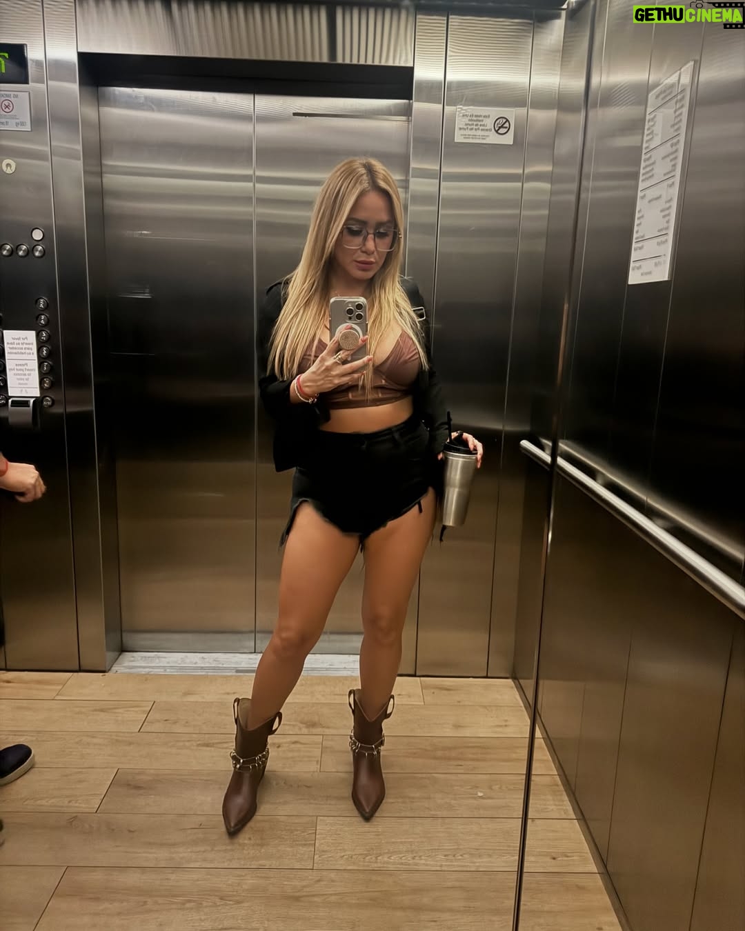 Karina 'La Princesita' - 147.1K Likes - Para algunos, ellas son todas iguales, todas lo mismo y dan igual . Para mi cada una es distinta y ΓΊnica π