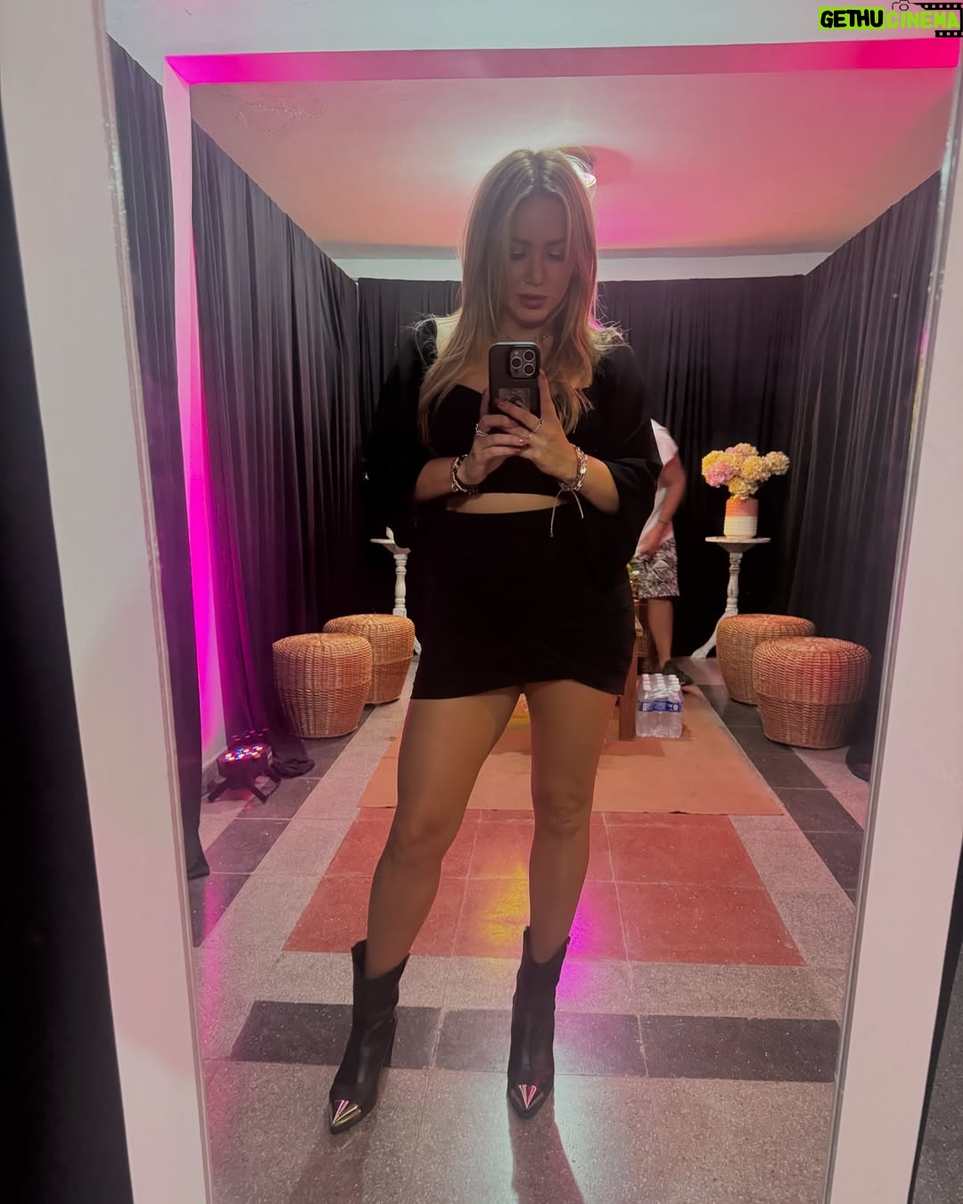 Karina 'La Princesita' - 159.7K Likes - Pre show del finde