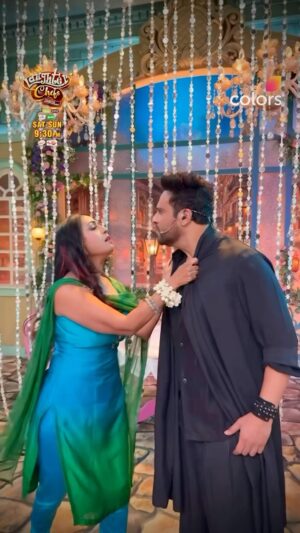 Kashmera Shah Instagram - Krushna & Kashmera- drama, comedy aur pyaar ka perfect mix! 🎬❤

Dekhiye #LaughterChefs - Unlimited Entertainment, Sat-Sun raat 9:30 baje sirf #Colors aur @JioHotstar par.

@krushna30 @kashmera1 

[Laughter Chefs Season 2, Celebrity Cooking Show, Comedy Show, Cooking Show, Trending Comedy, Viral Cooking Content, Celebrity Memes, Comedy Videos, Funny content, Indian comedy, Just for laughs]

#MannaraChopra #SudeshLehari #RubinaDilaik #RahulVaidya #AbhishekKumar #SamarthJurel #KrushnaAbhishek #KashmeraShah #ElvishYadav #KaranKundrra #AnkitaLokhande #VickyJain #BhartiSingh #HarpalSinghSokhi #LaughterIsTheBestMedicine #CookingWithCelebrities #FunnyCooking #FoodComedy #LaughOutLoud #ComedyReels #ExplorePage #ViralContent #ComedyReels #trendingreels #Humour #Shayari #Qawali #Mushaira #Shayar