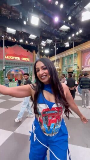 Kashmera Shah Instagram - Watch it now Laughter Chefs

#laughterchefsunlimitedentertainment every Saturday and Sunday at 930 pm only on @colorstv and @jiohotstar 
@krushna30 @laughterchefscolors @colorstvcanada @aapkacolorsusa @rishteyasia @colorsapac #kashmerashah #kashmirashah #kash bollywood #bollywoodsongs #bollywoodstyle #bollywoodactor #bollywooddance  #kashmerashah #kashmira #fun  #comedy #laughterchefsunlimitedentertainment #reality #realityshow #chef #cooking #actress 
#funny  #krushna  #sudheshlehri #rahulvaidya #elvishyadav #abdurozik #samarthjurel #abhishekkumar #rubinadilaik #ankitalokhande #vickyjain #mannara #bhartisingh #chefharpalsingh