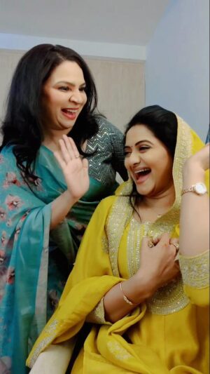 Kashmira Kulkarni Instagram - Aj ka Gyan... 
By ramya and Manju 😜😅😅😂😂

#lagnanantarhoilachprem #ramya #manju #starpravah #funny #reels #funnyreels😂😂 #bff #bts