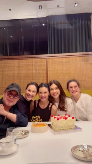 Kathaleeya McIntosh Instagram - กอดแน่นๆ รักมากๆนะค้าา🫶🏻❤️ #myqueens คิดถึงพี่ท็อปที่สุดเลยค่า @topdaraneenute 🥰❤️ Belated birthday lunch for our dearest p Pin nakaa… with tons of love from all of us ka 🎂❤️🎂