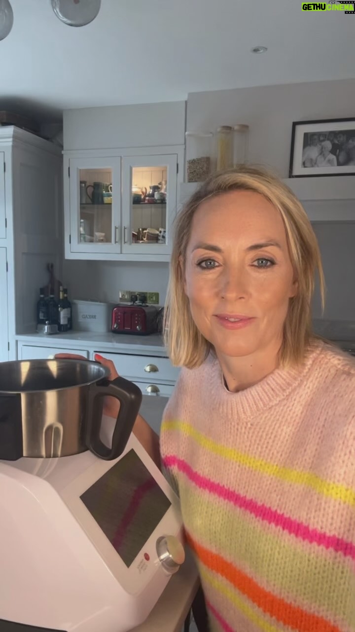 Kathryn Thomas - 1.6K Likes - Say hello to my new best friend, Monsieur Cuisine Smart! 🎉
With Easter just around the corner, I whipped up a heavenly Mousse made with Lidl’s Deluxe Eggs 🥚🍫
Everything is made so easy with the Monsieur Cuisine Smart - you need to get your hands on one of these when they land in the Middle Aisle on April 3rd!
#AD #BrandAmbassador #LidlIreland #MonsieurCuisineSmart @lidlireland