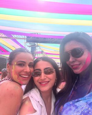 Katie Iqbal Instagram - Holi #2025 🌈