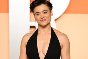 Katy O'Brian Instagram - Such a privilege to celebrate the Oscar nominees and winners at last night’s Vanity Fair party. @VanityFair,  #VFOscars, #VanityFairOscarParty, and @gettyentertainment.

H&MU @chousner 
Styling @itsamandalim @lucakingston 
Dresser @viktoriapetrovski
 Fit: @jeanlouissabaji 
@imprintpr